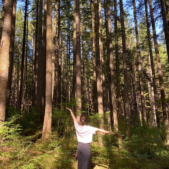 Meet your Posher, Yeonju - Picture 1 of 1